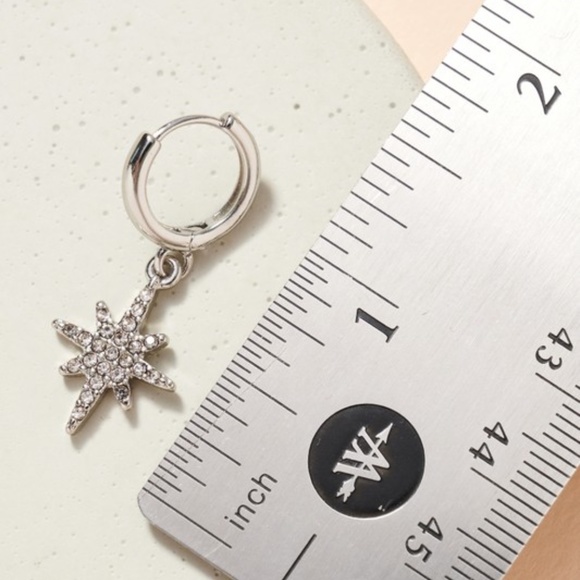 gold tone northern star hoop earrings rhinestones - Picture 3 of 3